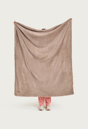 Mocha Shar Pei / Small 50" x 60"