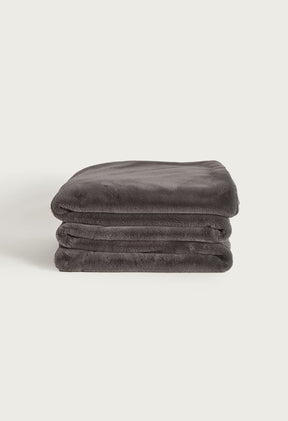 Charcoal Charlie / Medium 60" x 80"