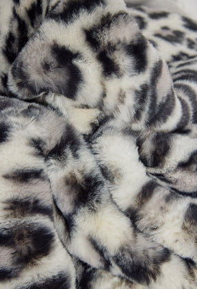 Snow Leopard / Large 60" x 80"