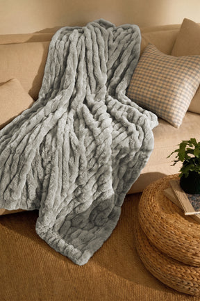 Greige Goose / Medium 50" x 60"